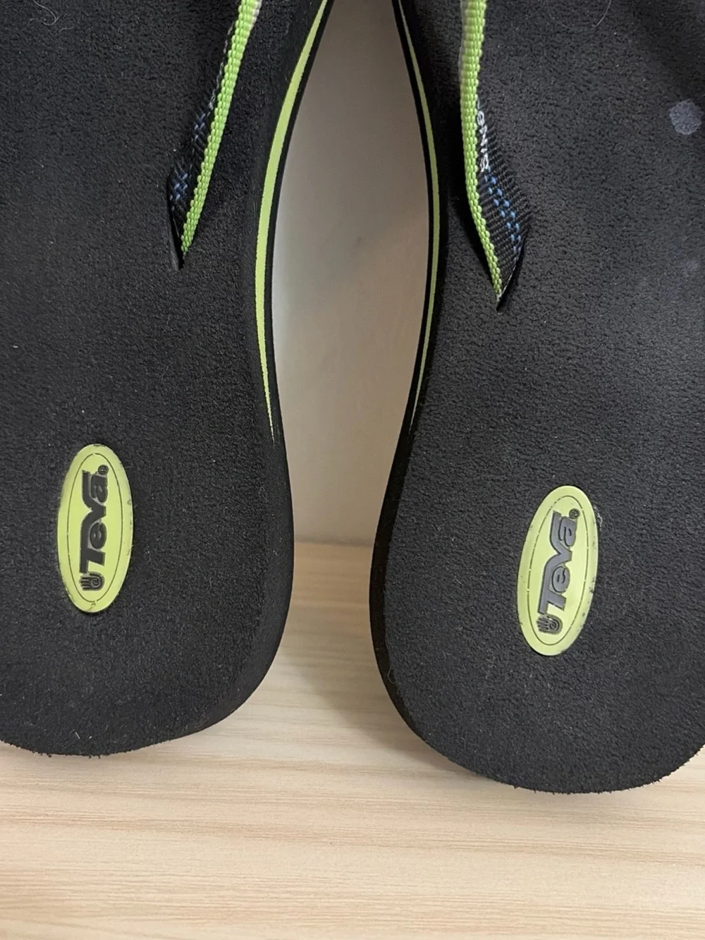 Teva women’s black/green flip flops size 6